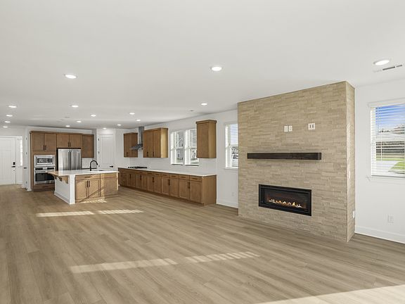 3rd image of 108 E Hill Rd