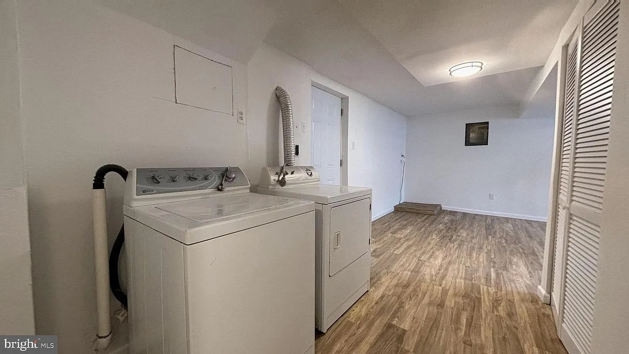 5 bed, 1860 sqft, $4,499 — Photo 3
