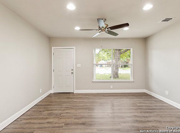 4th image of 3211 Capitol Ave