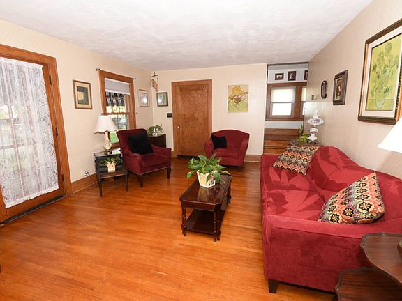 3rd image of 147 Louvaine Dr