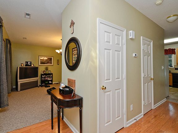 4th image of 412 Timbercreek Dr