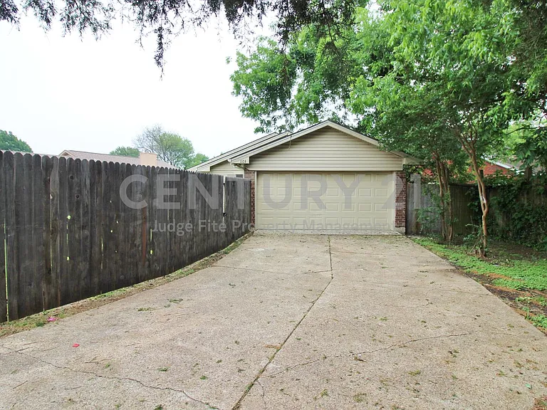 1103 Hemlock Ct — Photo 14