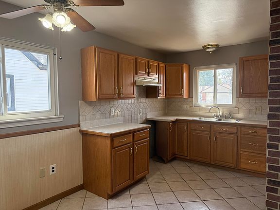 4th image of 17094 Russell Ave