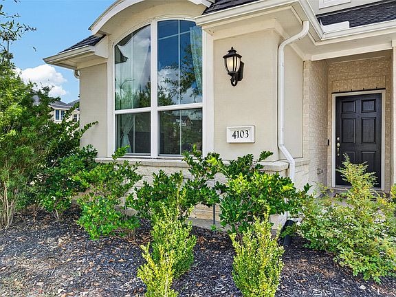 3rd image of 4103 Sherman Oak Ln