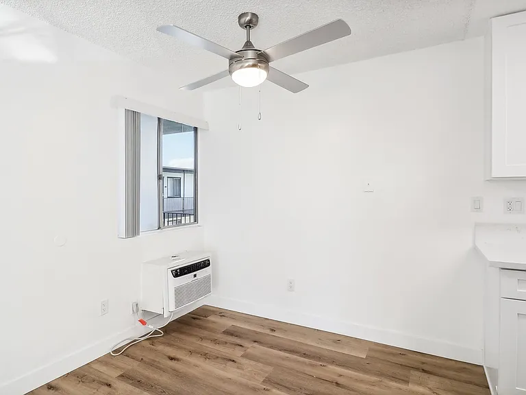 Terre at 1038 Peach — Photo 13