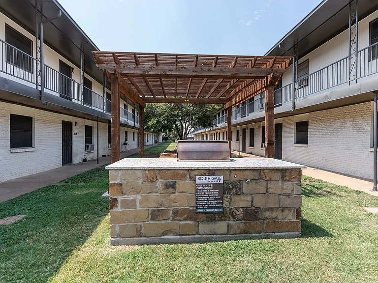 Southgate Manor Apartments — Photo 9