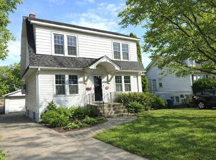 251 S Oakland Grv, Elmhurst, IL