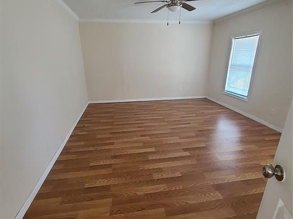 5th image of 2921 14th Ave N