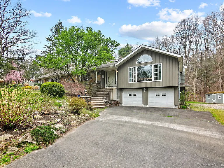 14 Ridgewood Rd — Photo 2
