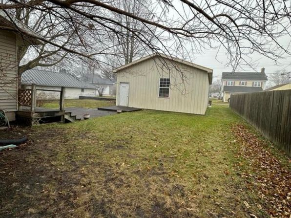 203 E Iroquois St, Kentland, IN 47951