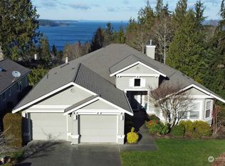 216 Seaway Pl, Port Ludlow, WA