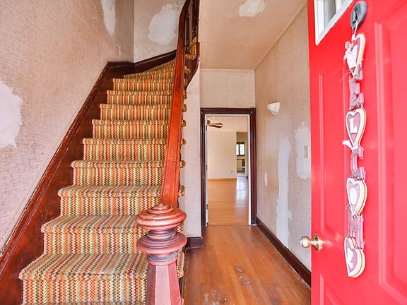 4th image of 133 N Main St
