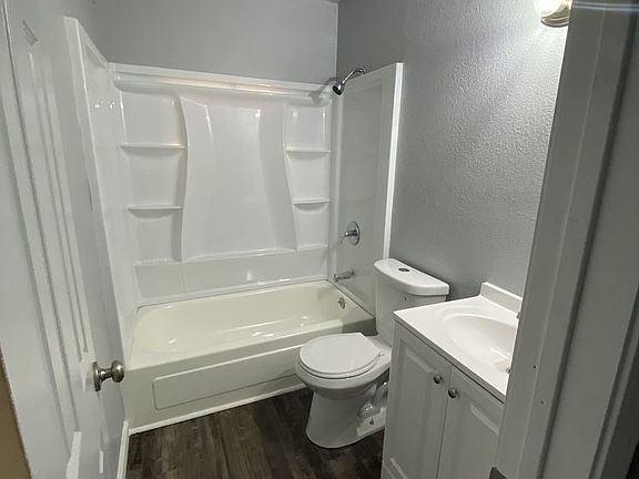 5th image of 213 N Waco St