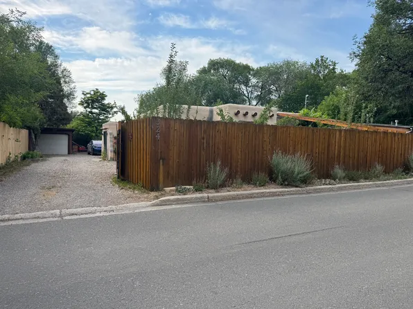 324 Montoya St, Taos, NM 87571