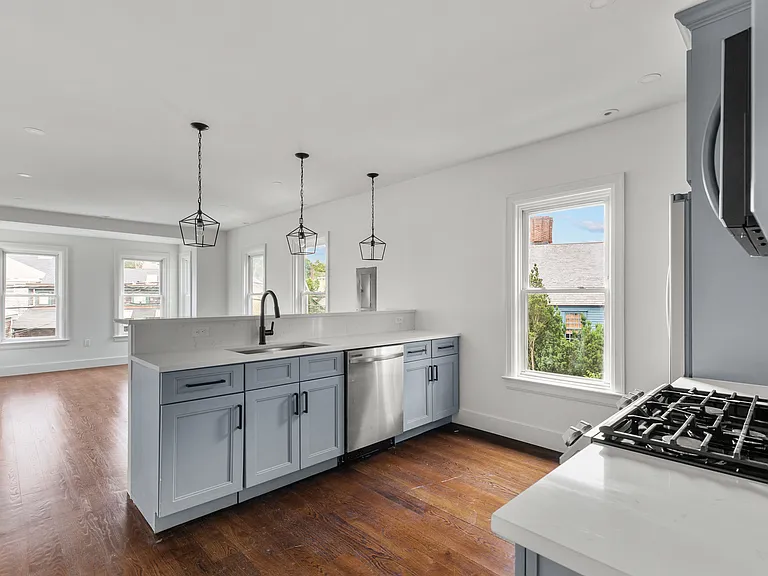 8 Cross St #2 — Photo 9
