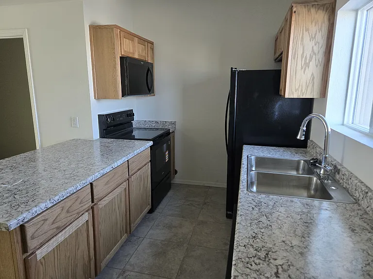 833 S Avenue A #13 — Photo 1