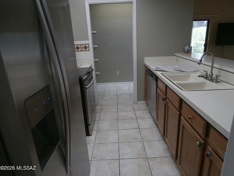 870 W Calle De Emilia — Photo 17