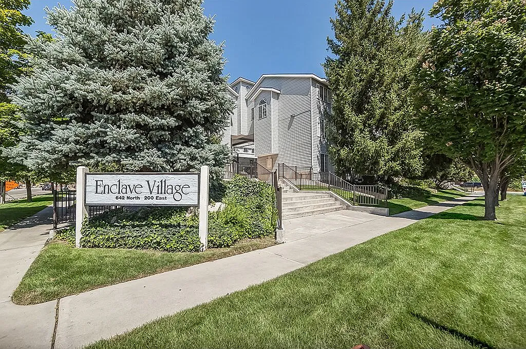4 bed, 1.5 bath, 1256 sqft, $599 — Photo 1