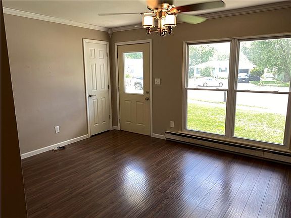 2nd image of 1033 Oxford Ct