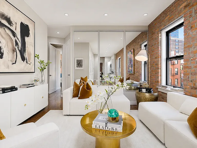 216 E 6th St #3E — Photo 1