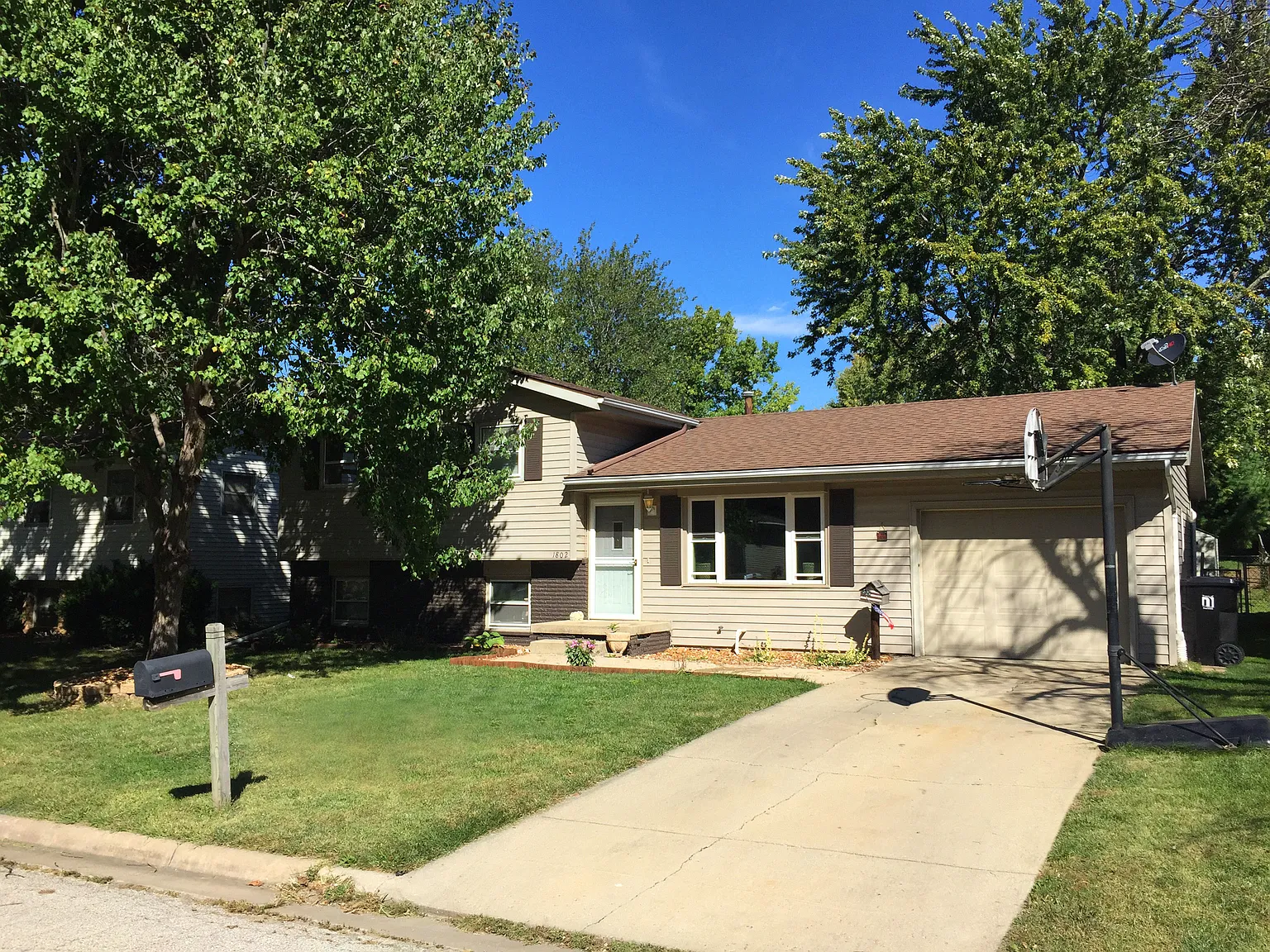1802 Jacobssen Dr photo 1