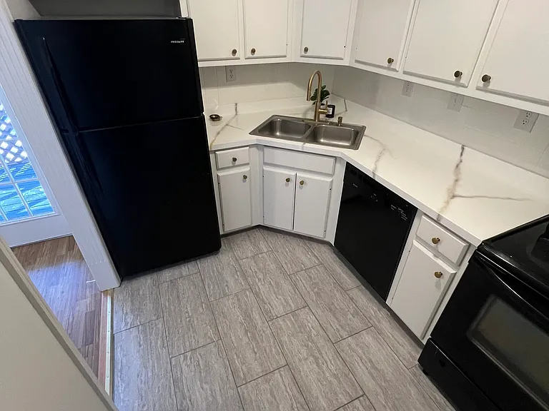 429 Westwood Dr #14 — Photo 9