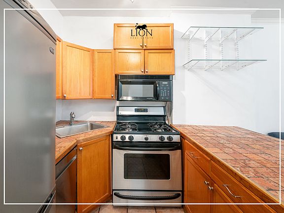 4th image of 321 E 48th St APT 1B