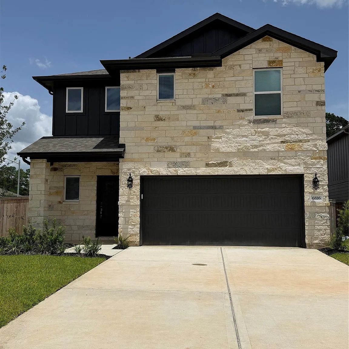 4 bed, 2.5 bath, 2265 sqft, $2,595 — Photo 2