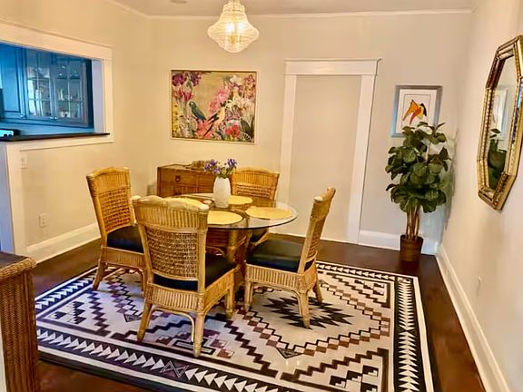 5th image of 905 E McBerry St #1