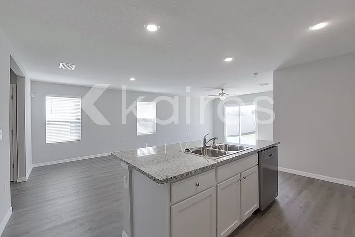 8616 SW 44th Ct — Photo 5