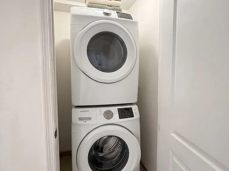 1187 New York Ave #1 — Photo 6