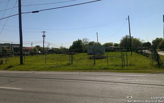 4th image of 102 Oak Valley Dr
