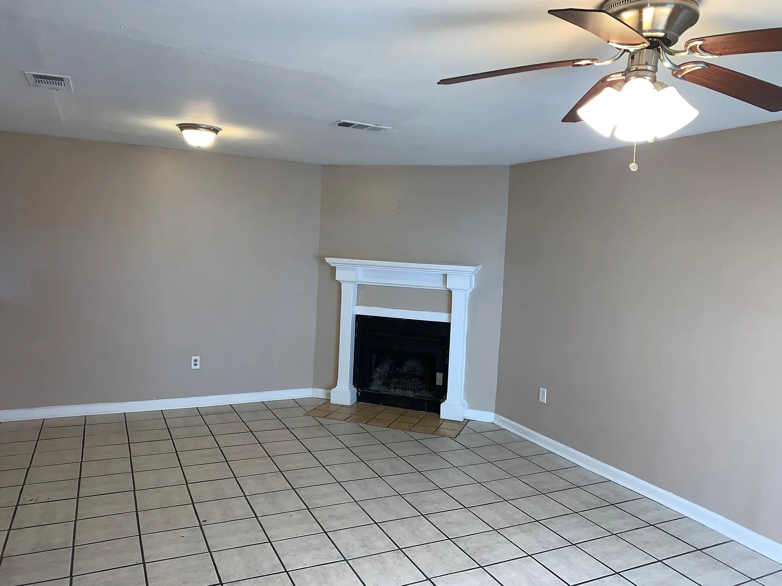 2 bed, 1.5 bath, 1098 sqft, $975 — Photo 4