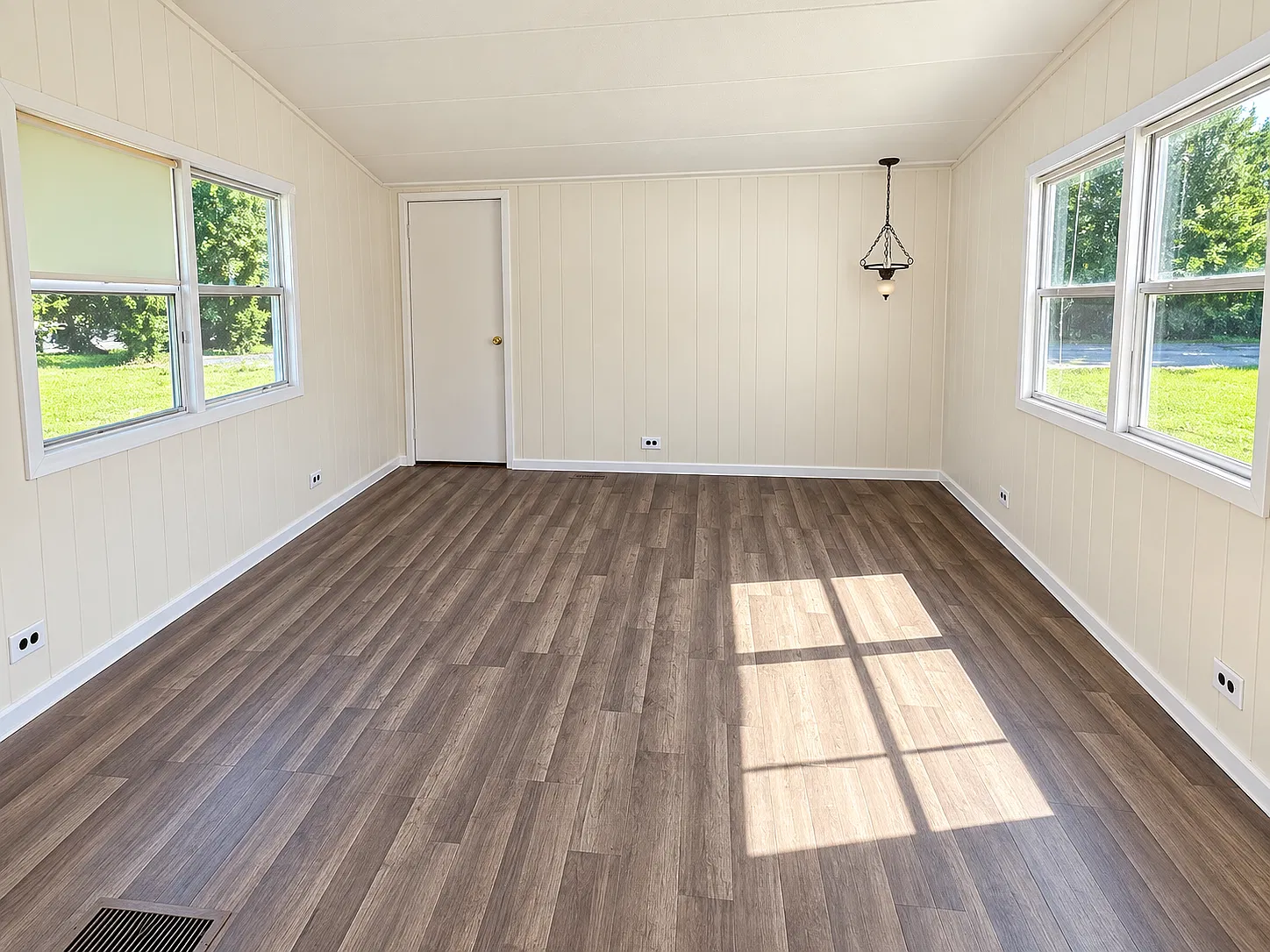 3 bed, 1.5 bath, 980 sqft, $1,199 — Photo 2