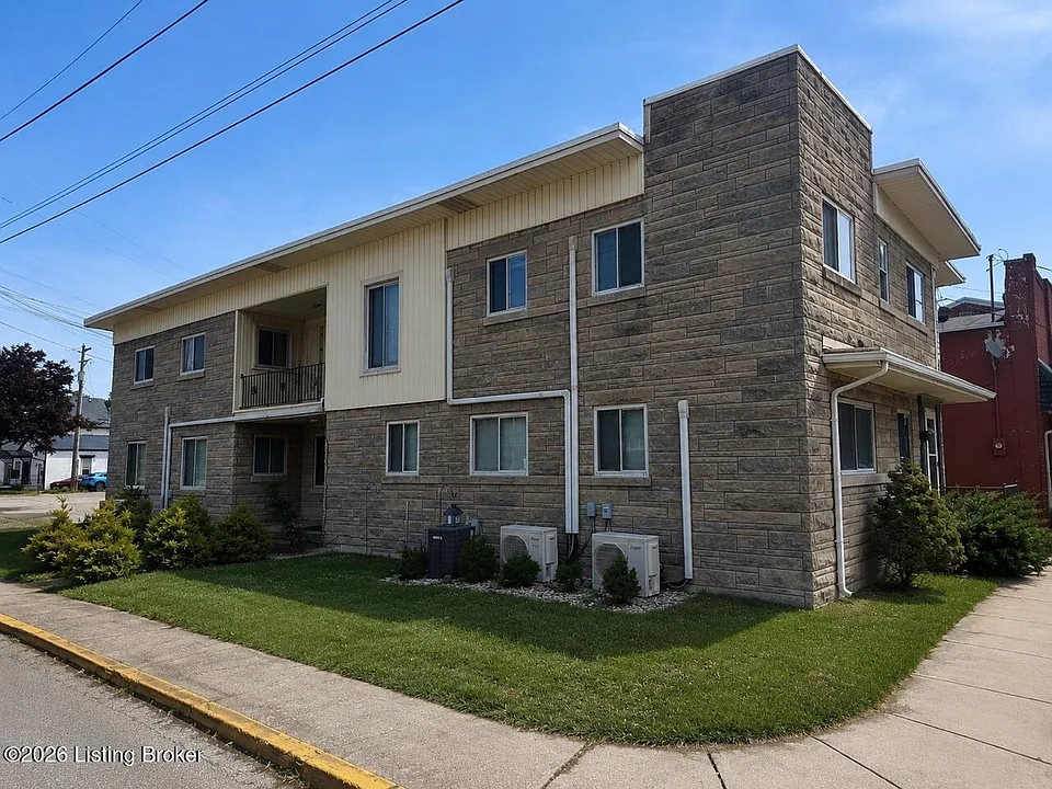 206 N Oak St #8