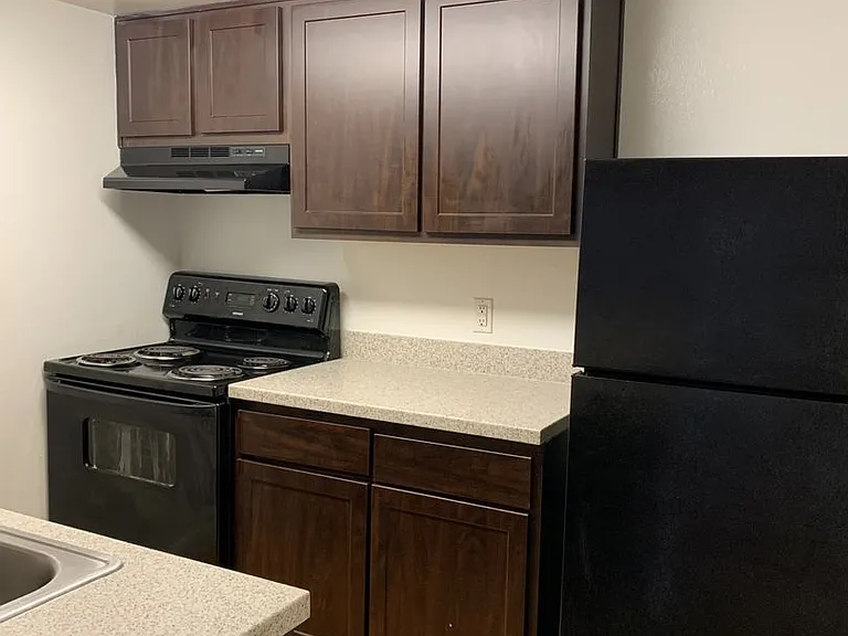 Emerald Cove Apartments — Photo 137