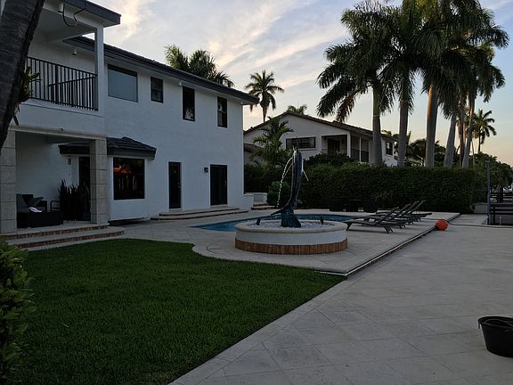 3rd image of 524 Royal Plaza Dr