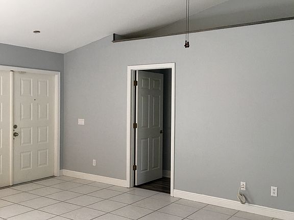 5th image of 414 SE 17th Ave