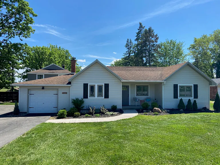 4898 Beach Ridge Rd — Photo 16