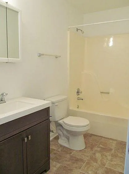 1506 Kemper St — Photo 10
