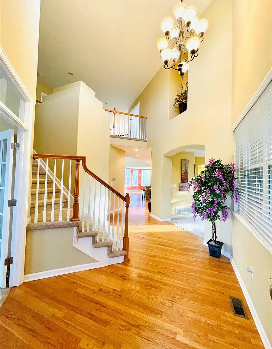 6 bed, 4.5 bath, 4543 sqft, $4,700 — Photo 4