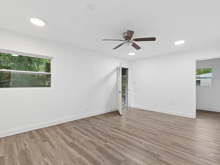 220 NW 33rd Ave — Photo 11