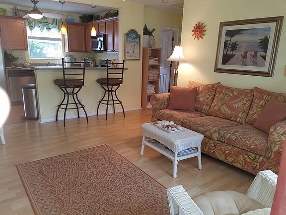 5th image of 823 E 11th Ave