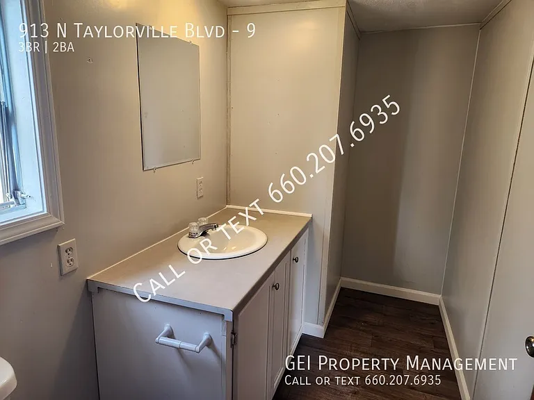 913 N Taylorville Blvd #9 — Photo 10