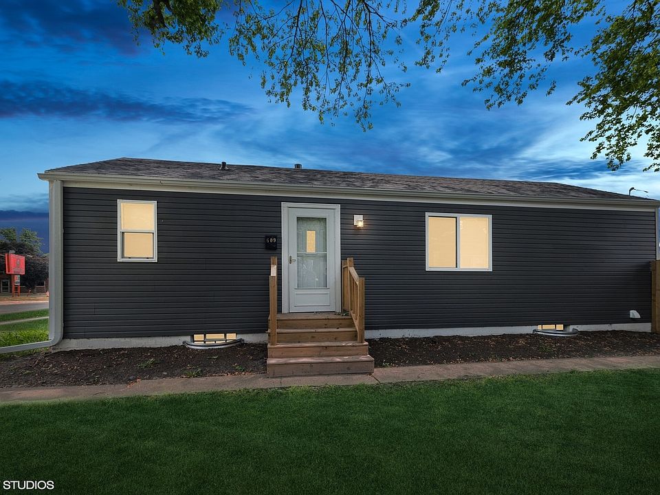 1st image of 609 W Park Dr
