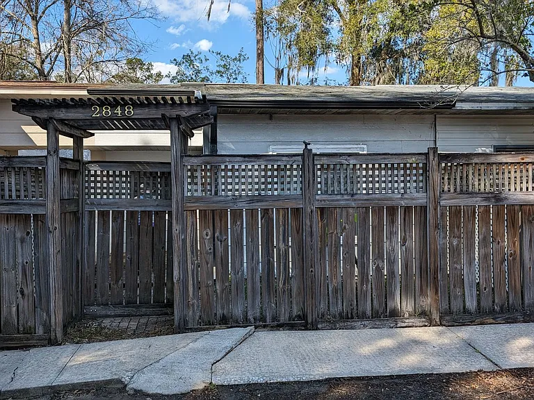 2848 SW 39th Ave — Photo 1