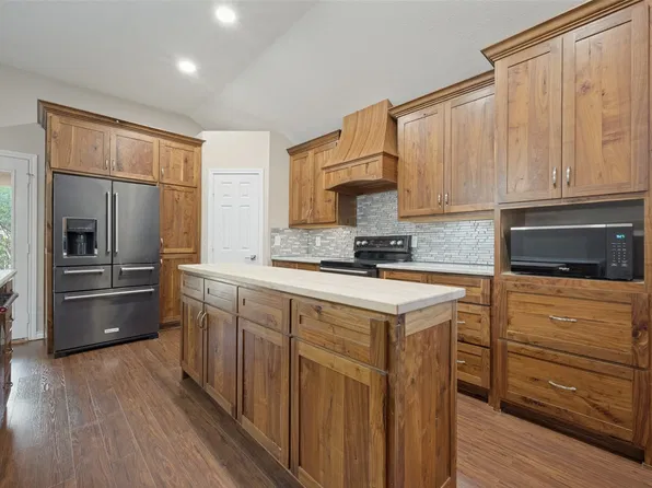 217 Southpeak Ln, Ponder, TX 76259