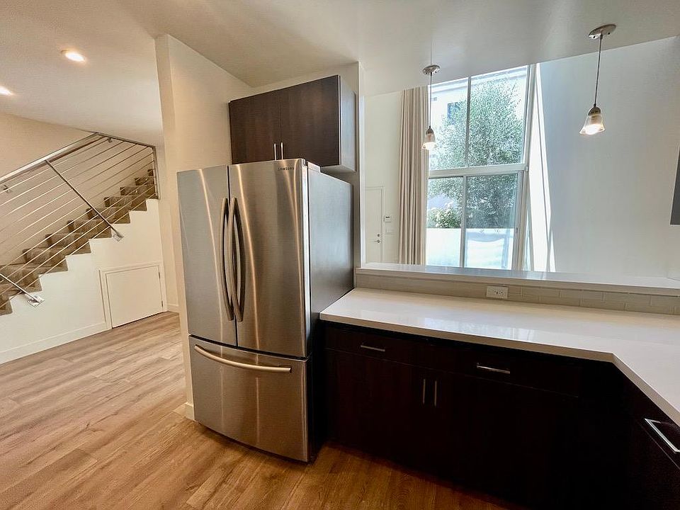 1st image of 6143 Fountain Ave #102