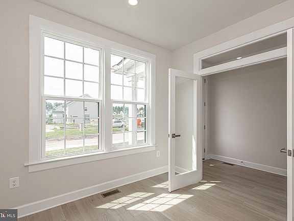 5th image of 213 Mayfield Ln