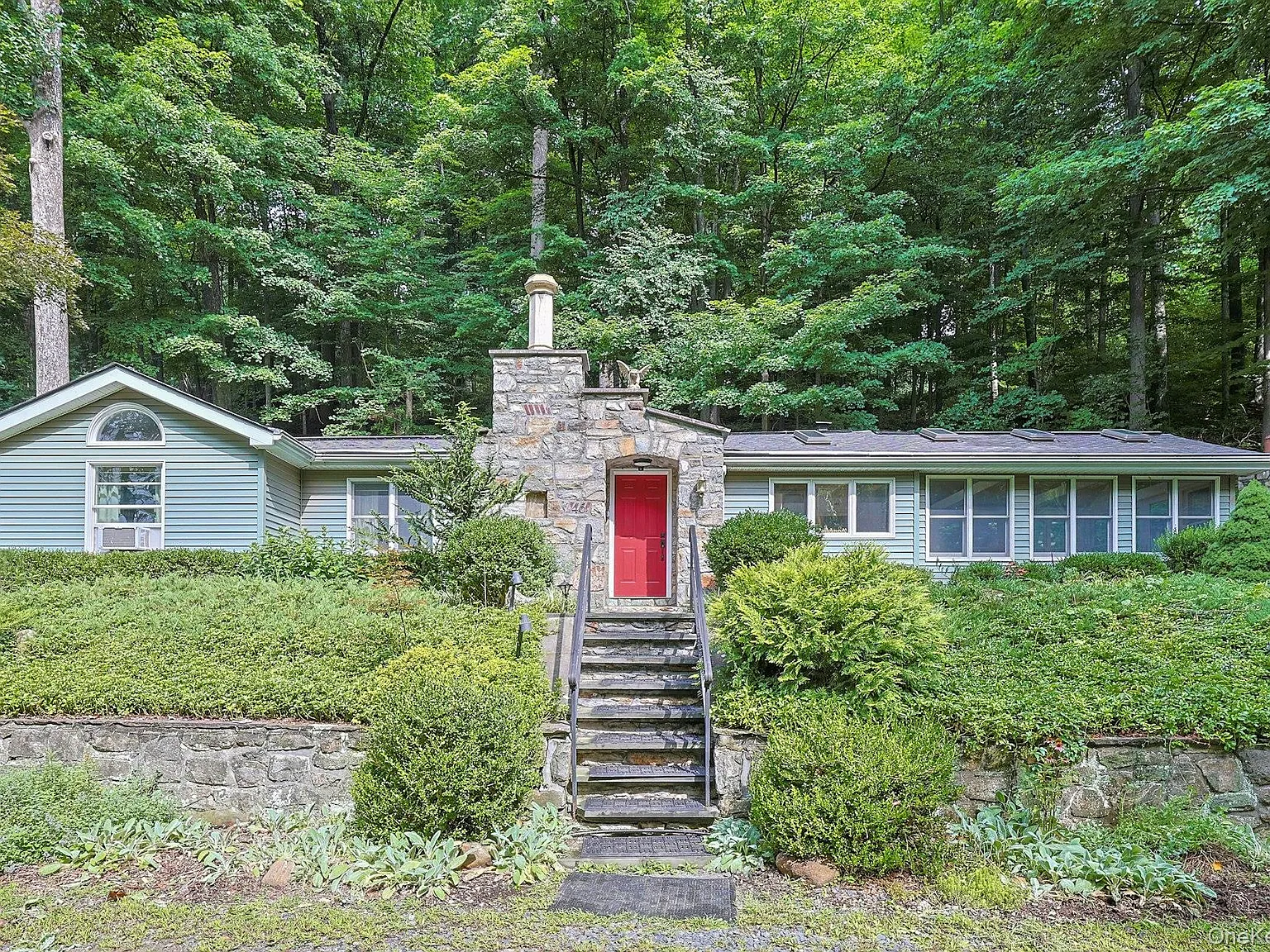 2 bed, 1.0 bath, 1042 sqft, $3,400 — Photo 2